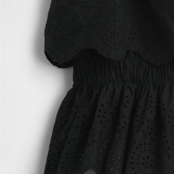 GAP Poplin Ruffle Eyelet Top - Picture 4 of 4
